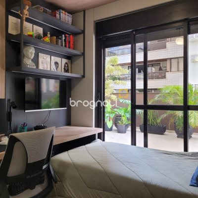 Apartamento com 315m², 3 quartos (sendo 1 suíte), 2 garagens, no bairro Centro em Florianópolis