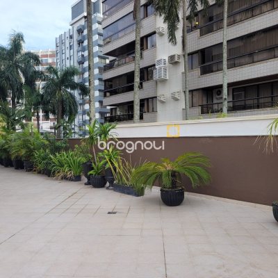 Apartamento com 315m², 3 quartos (sendo 1 suíte), 2 garagens, no bairro Centro em Florianópolis