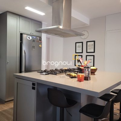Apartamento com 315m², 3 quartos (sendo 1 suíte), 2 garagens, no bairro Centro em Florianópolis