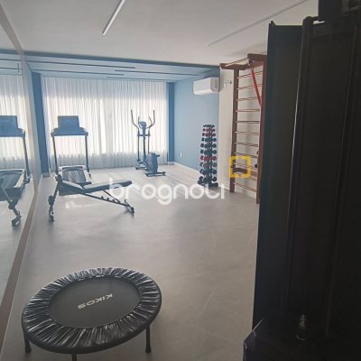 Apartamento com 79m², 2 quartos (sendo 1 suíte), 1 garagem, no bairro Coqueiros em Florianópolis