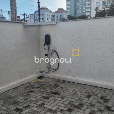 Apartamento com 79m², 2 quartos (sendo 1 suíte), 1 garagem, no bairro Coqueiros em Florianópolis