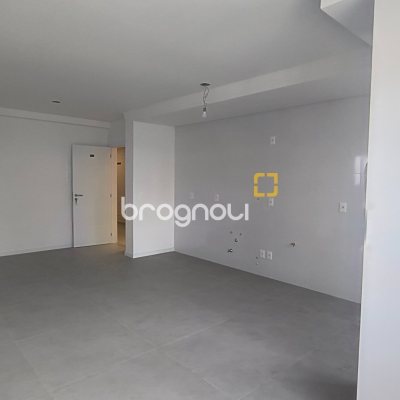 Apartamento com 79m², 2 quartos (sendo 1 suíte), 1 garagem, no bairro Coqueiros em Florianópolis