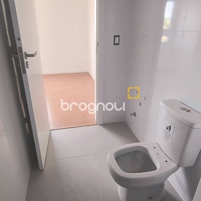 Apartamento com 79m², 2 quartos (sendo 1 suíte), 1 garagem, no bairro Coqueiros em Florianópolis