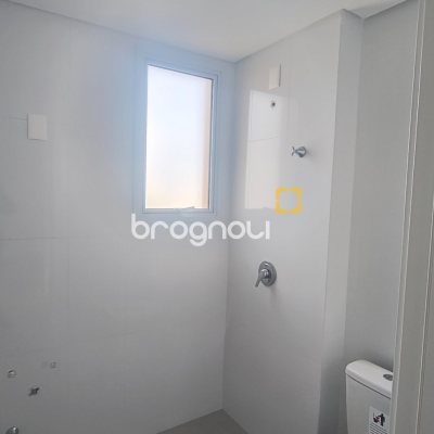 Apartamento com 79m², 2 quartos (sendo 1 suíte), 1 garagem, no bairro Coqueiros em Florianópolis