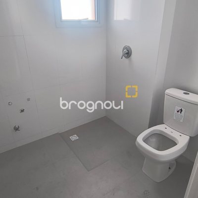 Apartamento com 79m², 2 quartos (sendo 1 suíte), 1 garagem, no bairro Coqueiros em Florianópolis