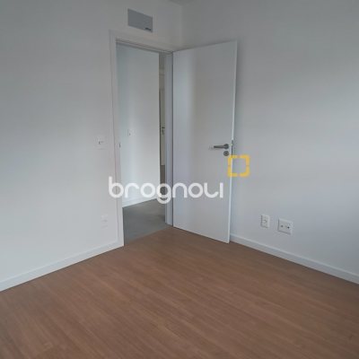 Apartamento com 79m², 2 quartos (sendo 1 suíte), 1 garagem, no bairro Coqueiros em Florianópolis