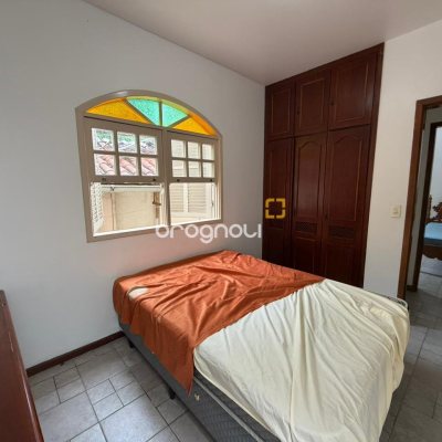 Casa com 174m², 6 quartos (sendo 2 suítes), 2 garagens, no bairro Pantanal em Florianópolis