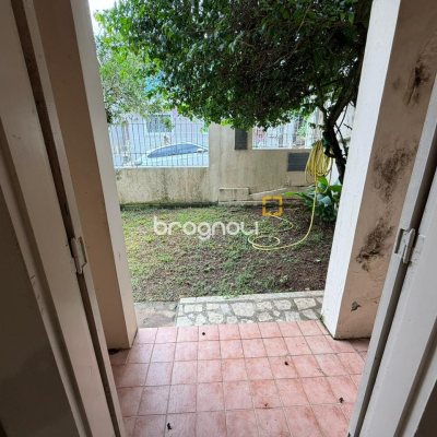 Casa com 174m², 6 quartos (sendo 2 suítes), 2 garagens, no bairro Pantanal em Florianópolis