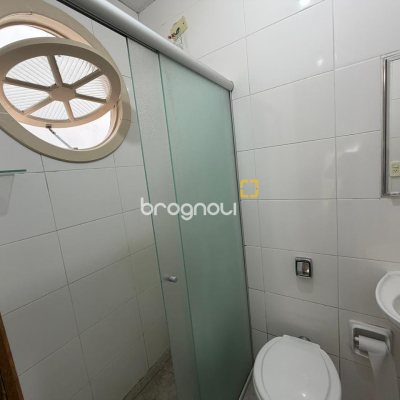 Casa com 174m², 6 quartos (sendo 2 suítes), 2 garagens, no bairro Pantanal em Florianópolis