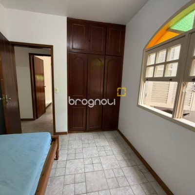 Casa com 174m², 6 quartos (sendo 2 suítes), 2 garagens, no bairro Pantanal em Florianópolis