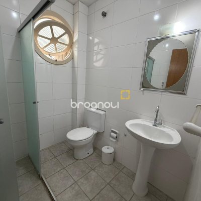 Casa com 174m², 6 quartos (sendo 2 suítes), 2 garagens, no bairro Pantanal em Florianópolis