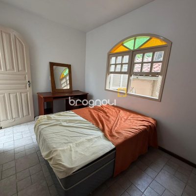 Casa com 174m², 6 quartos (sendo 2 suítes), 2 garagens, no bairro Pantanal em Florianópolis
