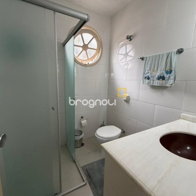 Casa com 174m², 6 quartos (sendo 2 suítes), 2 garagens, no bairro Pantanal em Florianópolis