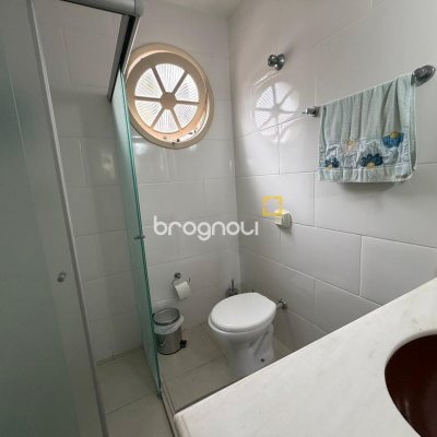 Casa com 174m², 6 quartos (sendo 2 suítes), 2 garagens, no bairro Pantanal em Florianópolis