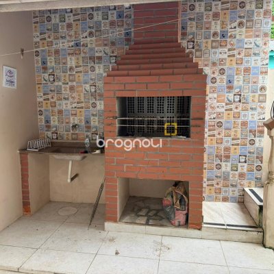 Casa com 174m², 6 quartos (sendo 2 suítes), 2 garagens, no bairro Pantanal em Florianópolis
