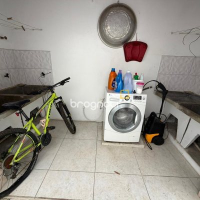 Casa com 174m², 6 quartos (sendo 2 suítes), 2 garagens, no bairro Pantanal em Florianópolis