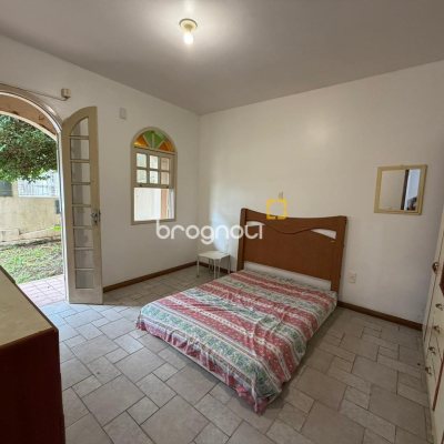 Casa com 174m², 6 quartos (sendo 2 suítes), 2 garagens, no bairro Pantanal em Florianópolis