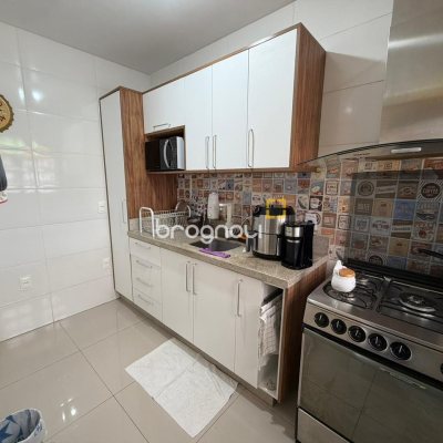 Casa com 174m², 6 quartos (sendo 2 suítes), 2 garagens, no bairro Pantanal em Florianópolis