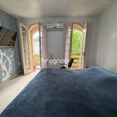 Casa com 174m², 6 quartos (sendo 2 suítes), 2 garagens, no bairro Pantanal em Florianópolis
