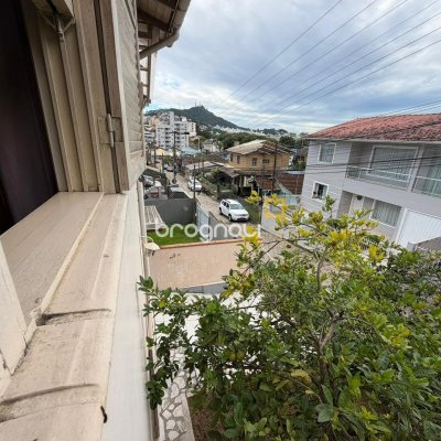 Casa com 174m², 6 quartos (sendo 2 suítes), 2 garagens, no bairro Pantanal em Florianópolis
