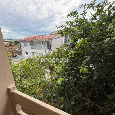 Casa com 174m², 6 quartos (sendo 2 suítes), 2 garagens, no bairro Pantanal em Florianópolis