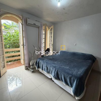 Casa com 174m², 6 quartos (sendo 2 suítes), 2 garagens, no bairro Pantanal em Florianópolis