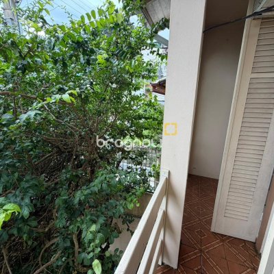Casa com 174m², 6 quartos (sendo 2 suítes), 2 garagens, no bairro Pantanal em Florianópolis