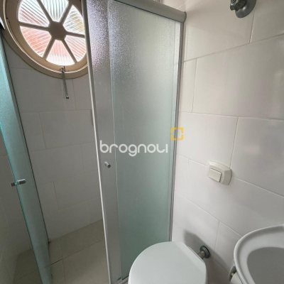 Casa com 174m², 6 quartos (sendo 2 suítes), 2 garagens, no bairro Pantanal em Florianópolis