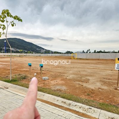 Terreno com 360m², no bairro Beira Rio em Biguaçu