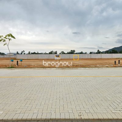 Terreno com 360m², no bairro Beira Rio em Biguaçu