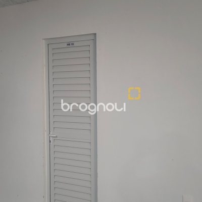 Apartamento com 79m², 2 quartos (sendo 1 suíte), 1 garagem, no bairro Coqueiros em Florianópolis