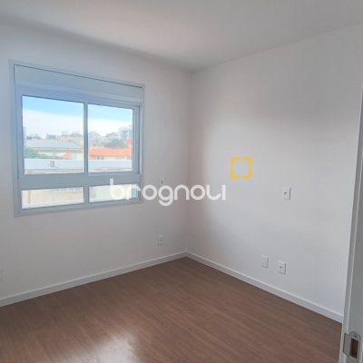Apartamento com 79m², 2 quartos (sendo 1 suíte), 1 garagem, no bairro Coqueiros em Florianópolis