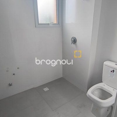 Apartamento com 79m², 2 quartos (sendo 1 suíte), 1 garagem, no bairro Coqueiros em Florianópolis