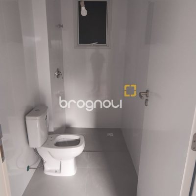 Apartamento com 79m², 2 quartos (sendo 1 suíte), 1 garagem, no bairro Coqueiros em Florianópolis