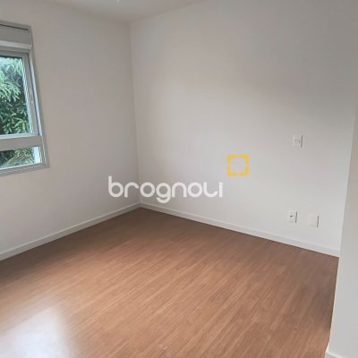 Apartamento com 79m², 2 quartos (sendo 1 suíte), 1 garagem, no bairro Coqueiros em Florianópolis