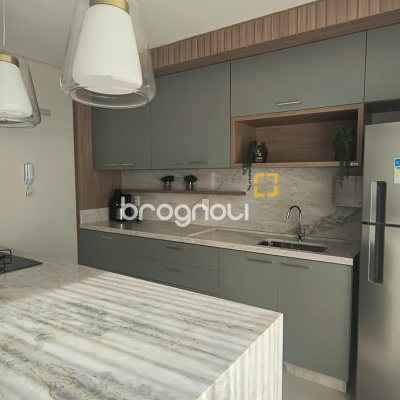 Apartamento com 79m², 2 quartos (sendo 1 suíte), 1 garagem, no bairro Coqueiros em Florianópolis