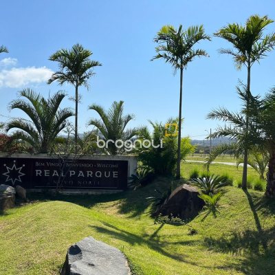 Casa de Condomínio com 130m², 3 quartos (sendo 1 suíte), 2 garagens, no bairro São João do Rio Vermelho em Florianópolis