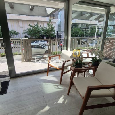 Apartamento com 105m², 3 quartos (sendo 3 suítes), 2 garagens, no bairro Jurerê em Florianópolis