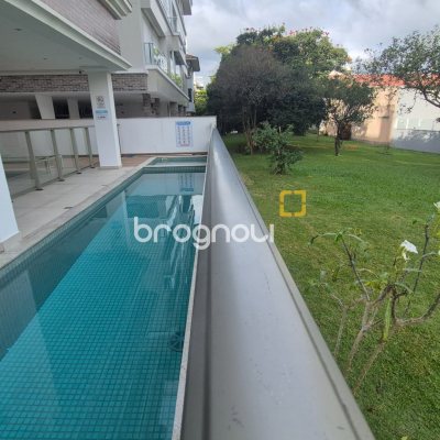 Apartamento com 105m², 3 quartos (sendo 3 suítes), 2 garagens, no bairro Jurerê em Florianópolis