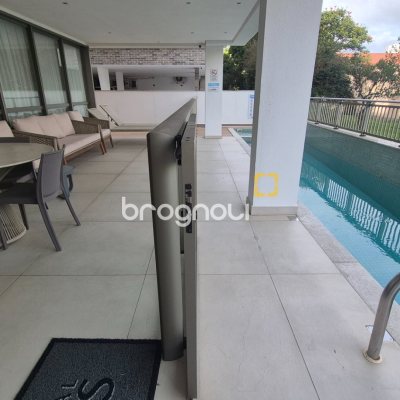 Apartamento com 105m², 3 quartos (sendo 3 suítes), 2 garagens, no bairro Jurerê em Florianópolis