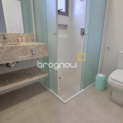 Apartamento com 105m², 3 quartos (sendo 3 suítes), 2 garagens, no bairro Jurerê em Florianópolis