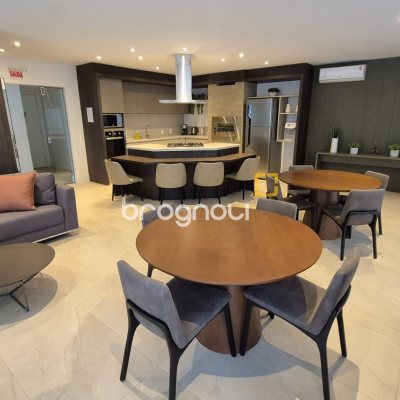 Apartamento com 105m², 3 quartos (sendo 3 suítes), 2 garagens, no bairro Jurerê em Florianópolis