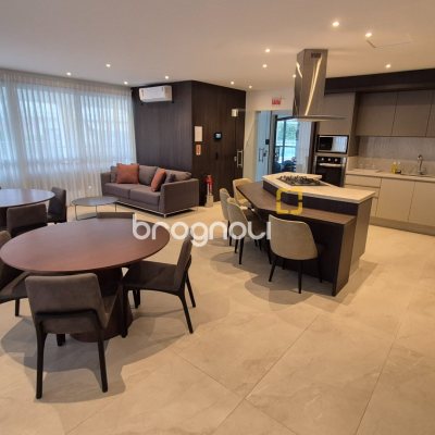 Apartamento com 105m², 3 quartos (sendo 3 suítes), 2 garagens, no bairro Jurerê em Florianópolis