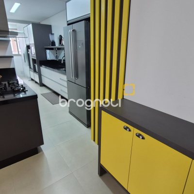 Apartamento com 105m², 3 quartos (sendo 3 suítes), 2 garagens, no bairro Jurerê em Florianópolis