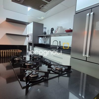 Apartamento com 105m², 3 quartos (sendo 3 suítes), 2 garagens, no bairro Jurerê em Florianópolis