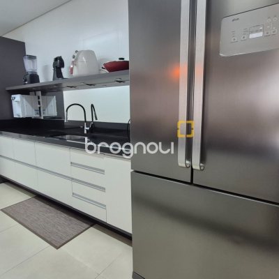 Apartamento com 105m², 3 quartos (sendo 3 suítes), 2 garagens, no bairro Jurerê em Florianópolis