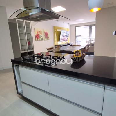 Apartamento com 105m², 3 quartos (sendo 3 suítes), 2 garagens, no bairro Jurerê em Florianópolis