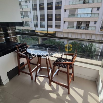 Apartamento com 105m², 3 quartos (sendo 3 suítes), 2 garagens, no bairro Jurerê em Florianópolis