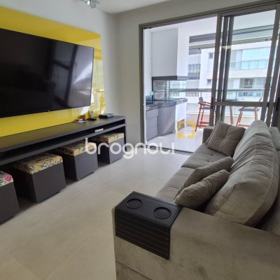 Apartamento com 105m², 3 quartos (sendo 3 suítes), 2 garagens, no bairro Jurerê em Florianópolis