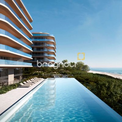 Apartamento com 184m², 3 quartos (sendo 3 suítes), 3 garagens, no bairro Jurerê em Florianópolis
